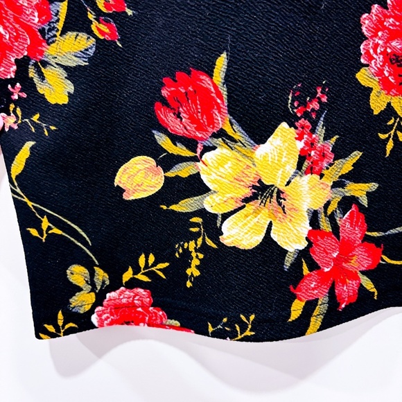 SHEIN Black floral tank top - Picture 3 of 4